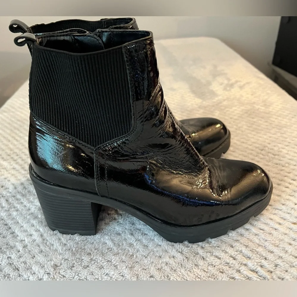 EUC black patent leather Naturalizer boots with stretch panel. - Picture 5 of 11